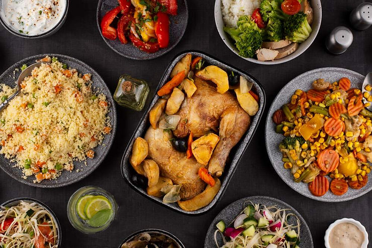 Aneka menu makanan sehat untuk bisnis kuliner seperti nasi, ayam, dan sayuran.