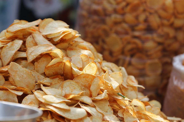 Keripik singkong sebagai ide jualan makanan ringan.