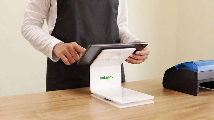 Aplikasi Point of Sales Nutapos dengan pemakaian lewat tablet dan printer struk.