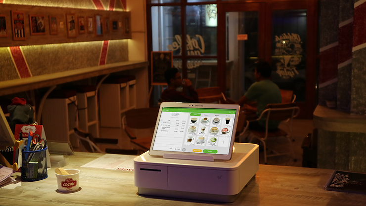 Tampilan pemakaian aplikasi kasir Nutapos di sebuah kedai