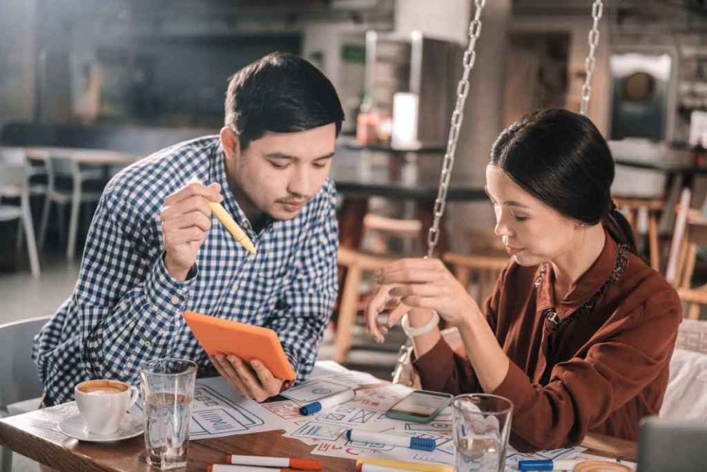 Owner pakai cara menghitung omzet mingguan.