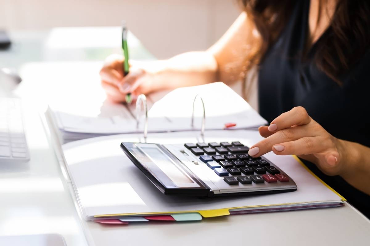 Prive adalah transaksi yang dicatat agar tidak mengganggu laporan keuangan.