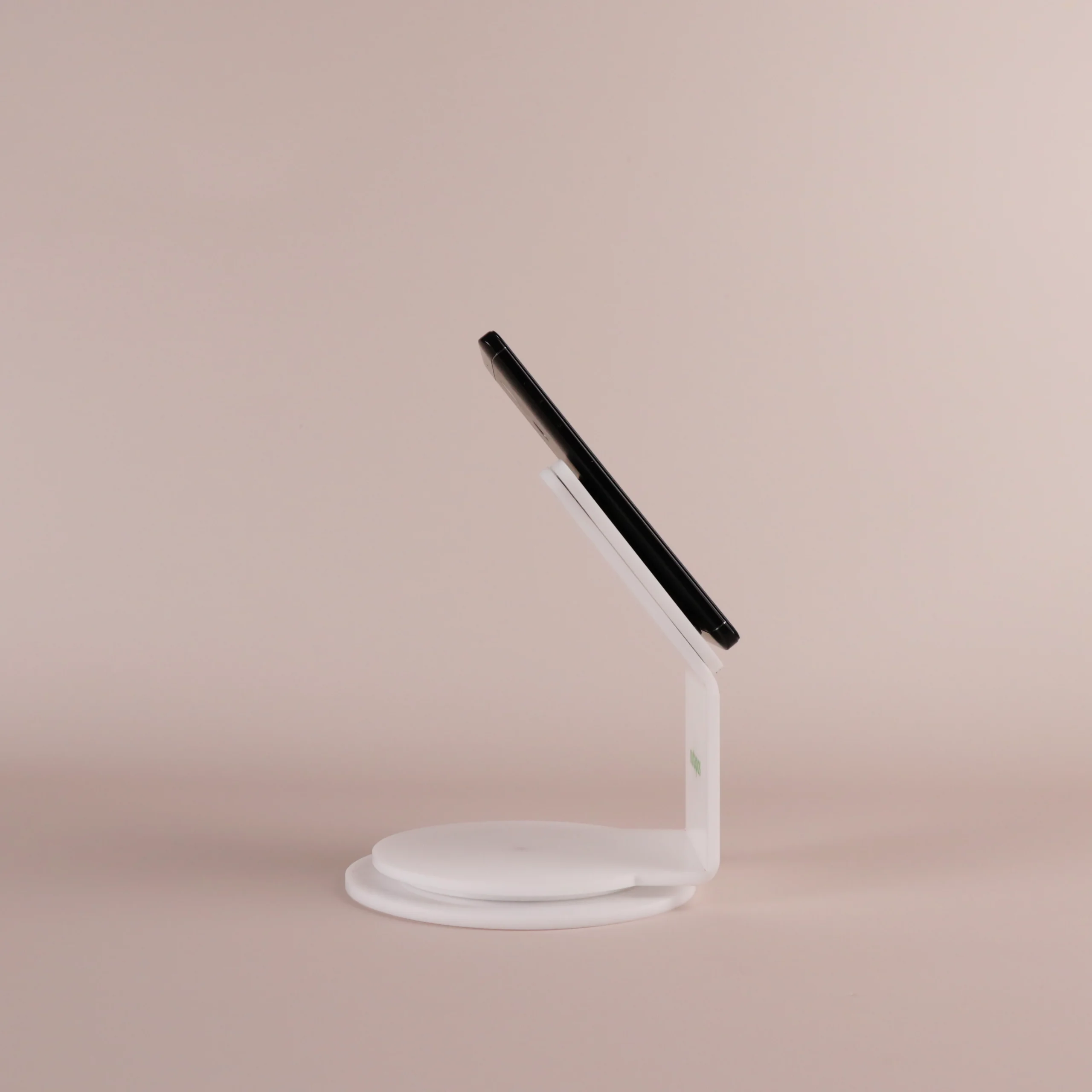 Tampak samping Stand Handphone Nutapos Model Berdiri